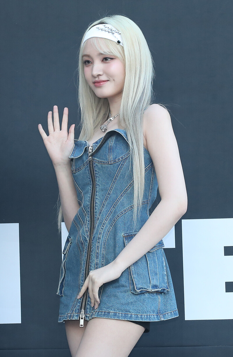 240922 IVE Liz - at '2024 PEPSI FESTA' Blue Carpet documents 1