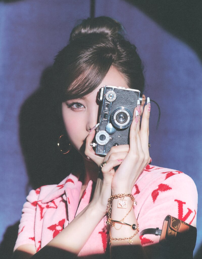 TWICE Nayeon - 1st Mini Album 'IM NAYEON' Photobook Scans documents 17