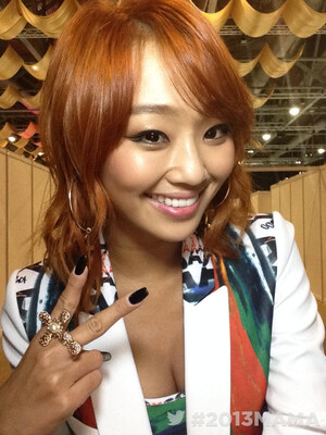 131122 MAMA Twitter Update - Hyolyn