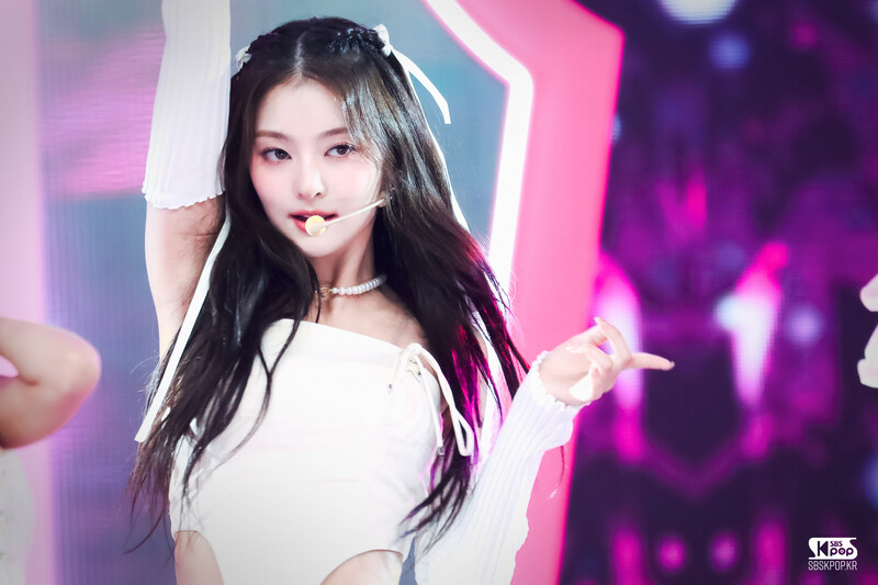 230611 fromis_9 Nagyung - ‘#menow’ at Inkigayo documents 2