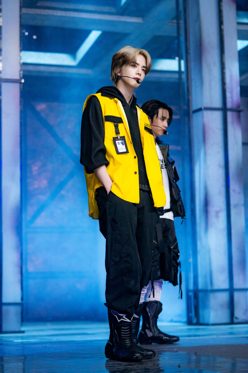 231126 The Boyz Younghoon - 'WATCH IT' at Inkigayo documents 2