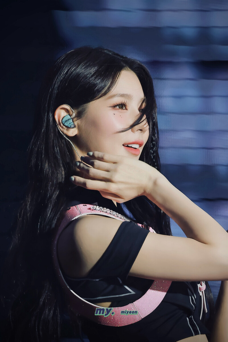 240804 Miyeon at (G)I-DLE World Tour [iDOL] in Seoul - Day 2 documents 3