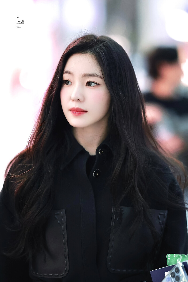 241227 Red Velvet Irene at Incheon Airport documents 8