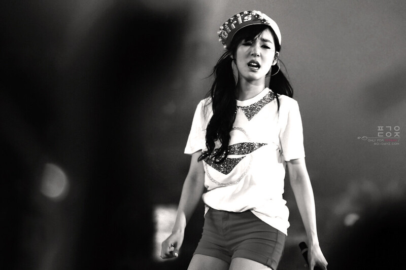 130609 Girls’ Generation Tiffany at Girls & Peace World Tour in Seoul documents 9