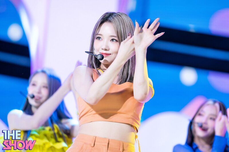 210907 fromis_9 - 'Talk & Talk' at The Show documents 18