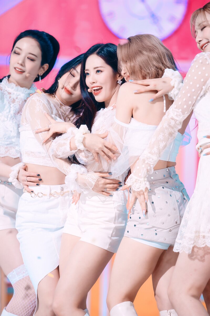 220123 fromis_9 - 'DM' at Inkigayo documents 8