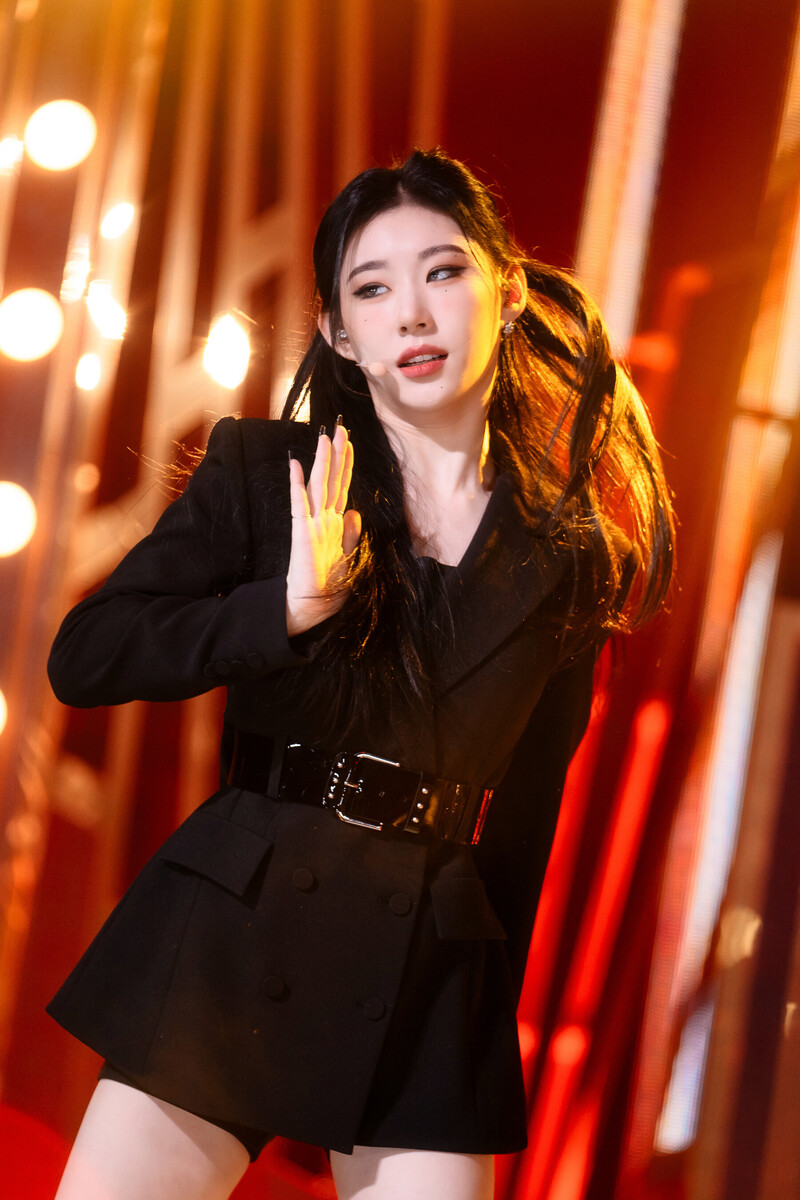 221204 ITZY Chaeryeong - 'Cheshire' at Inkigayo documents 1