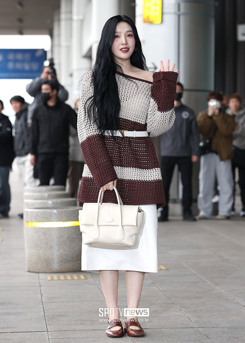 240220 JOY at Gimpo International Airport documents 9