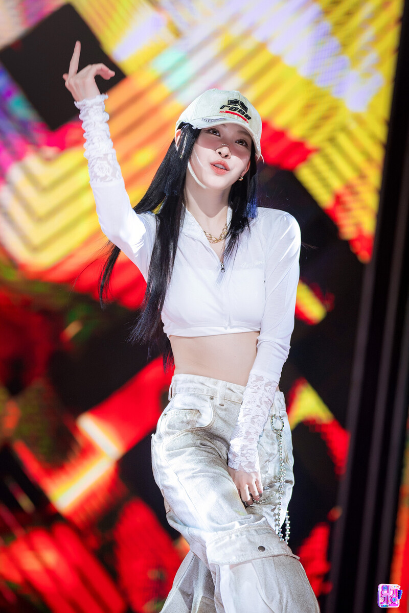 241027 ITZY Ryujin - 'GOLD' at Inkigayo documents 1