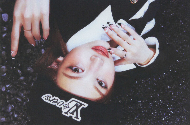 NAYEON 2nd Mini Album 'NA'  SCAN Photobook documents 7