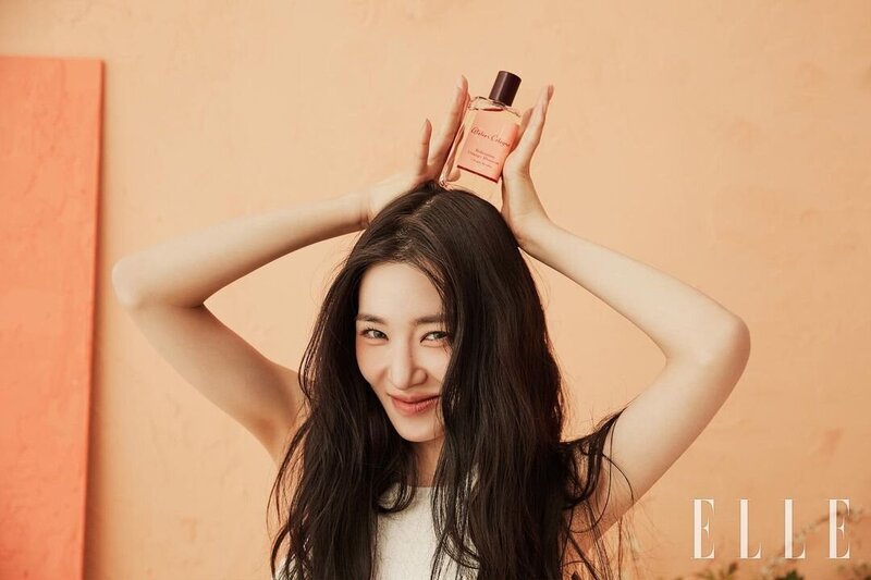 Tiffany Young for ELLE Korea x Atelier Cologne documents 2