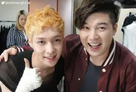 130611 SMTOWN Twitter Update - Lay and Shindong