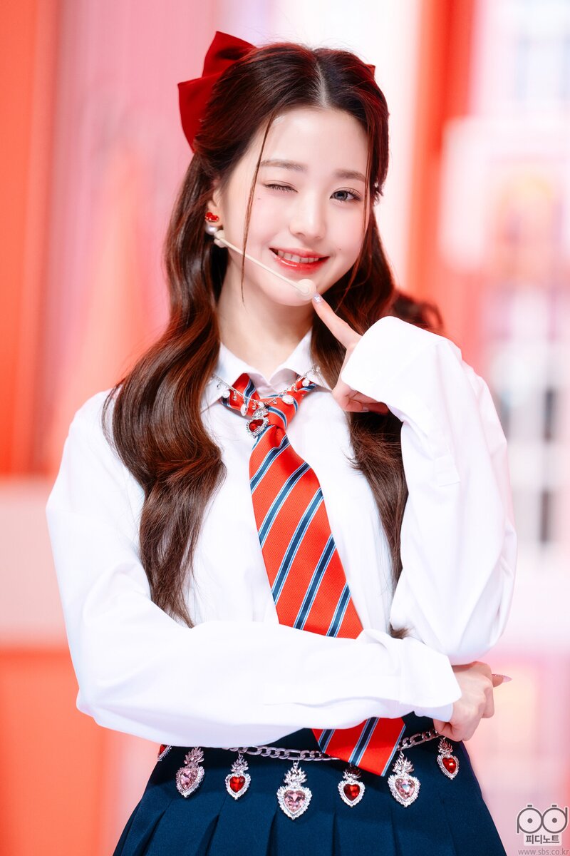 220410 IVE Wonyoung - 'LOVE DIVE' at Inkigayo documents 1