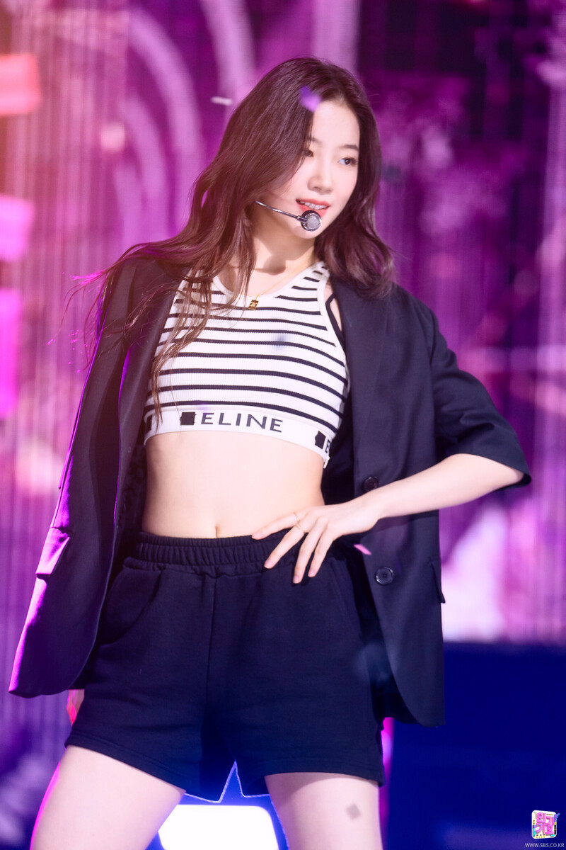 220529 LE SSERAFIM Kazuha - 'FEARLESS' at Inkigayo documents 10