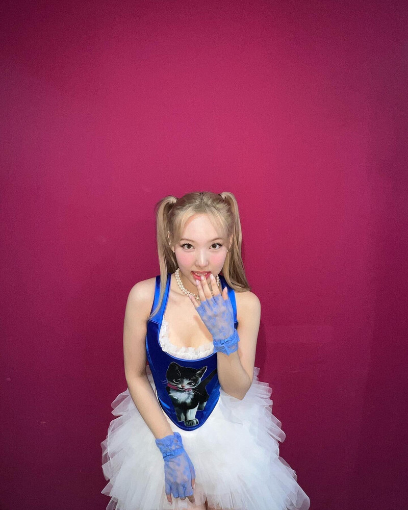 220702 TWICE Nayeon Instagram Update documents 5