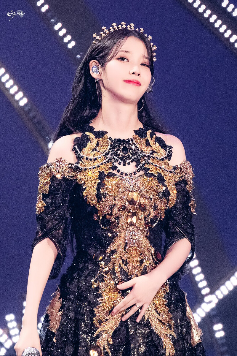 220918 IU - 'The Golden Hour' Concert documents 23