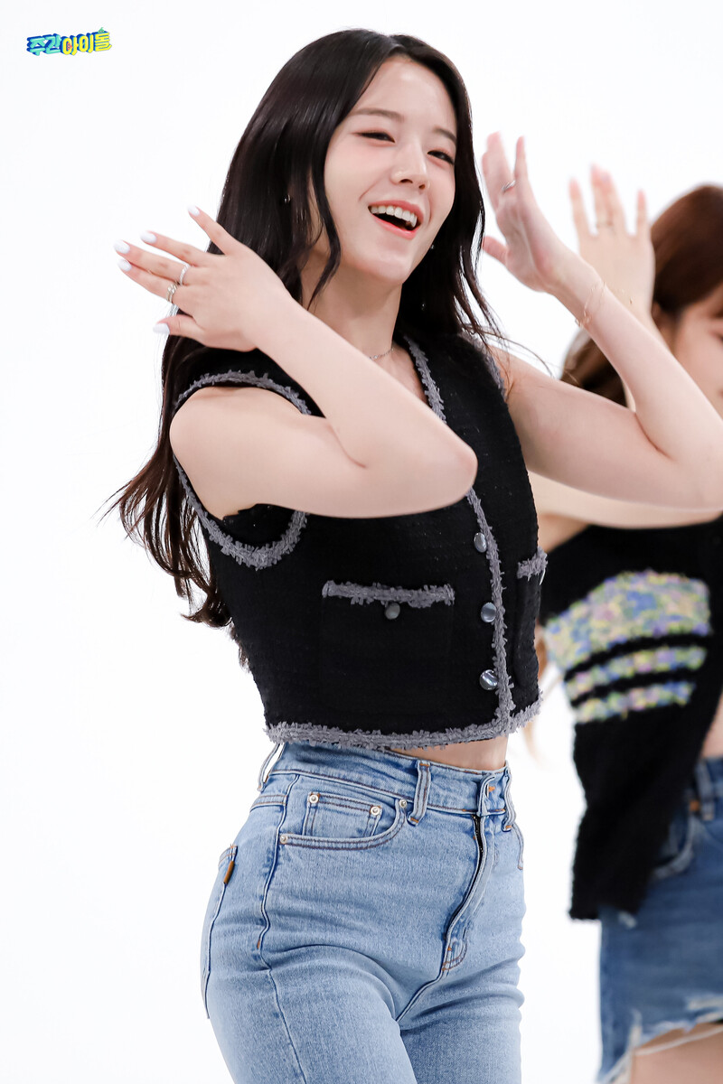 220628 MBC Naver - fromis_9 at Weekly Idol documents 12