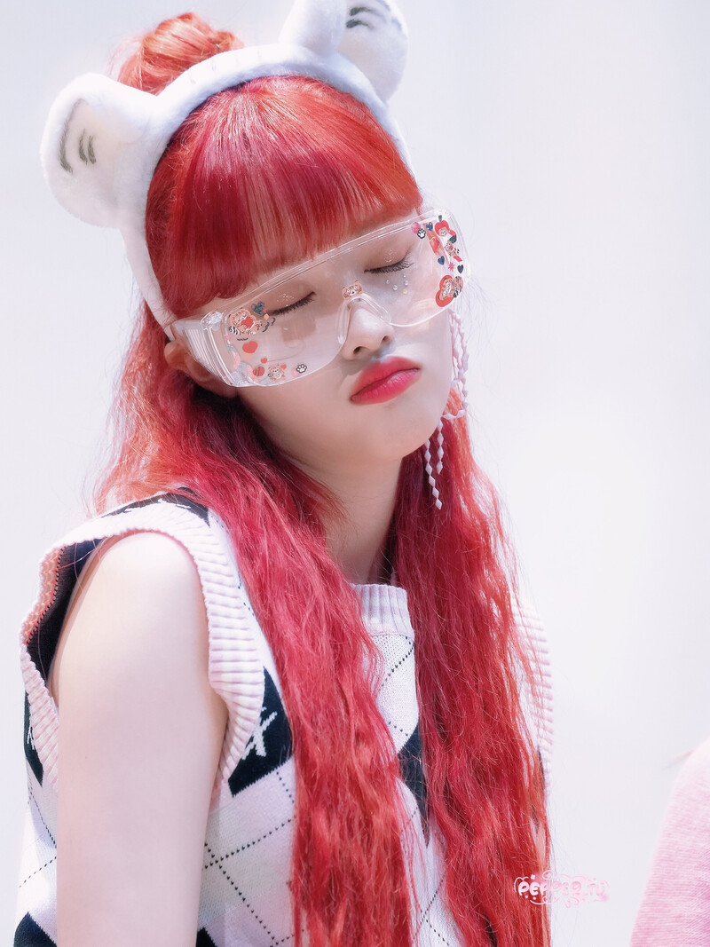 220807 STAYC Yoon at Apple Music Fansign documents 1