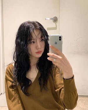 240425 Yiyeon Instagram Update