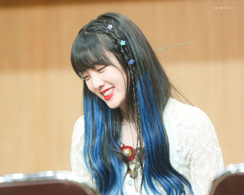 190818 Weki Meki Lucy at Gimpo 'WEEK END LOL' Fansign documents 4