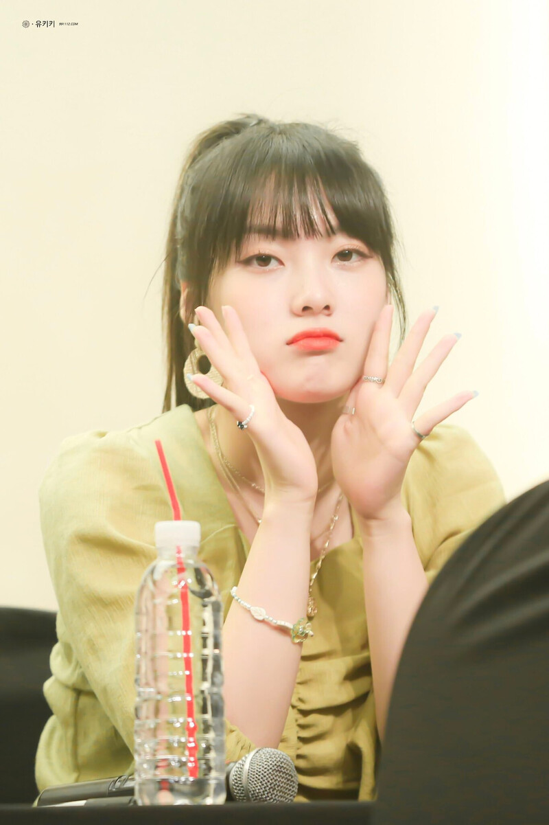 190825 Weki Meki Lucy at 'WEEK END LOL' Mapo Fansign documents 1