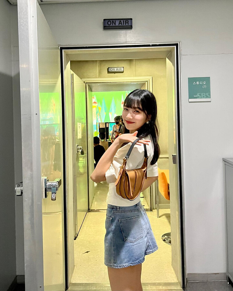 220623 Red Velvet Joy - Instagram Update documents 5