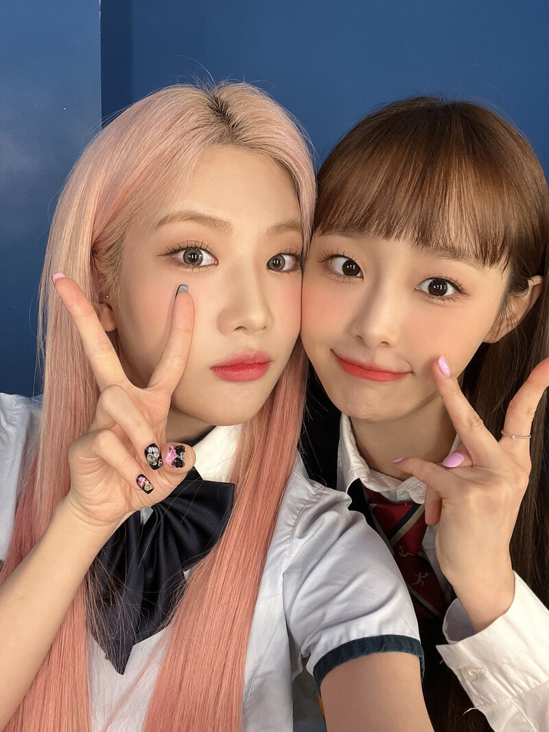 220713 LOONA Twitter Update - Kim Lip & Chuu documents 3