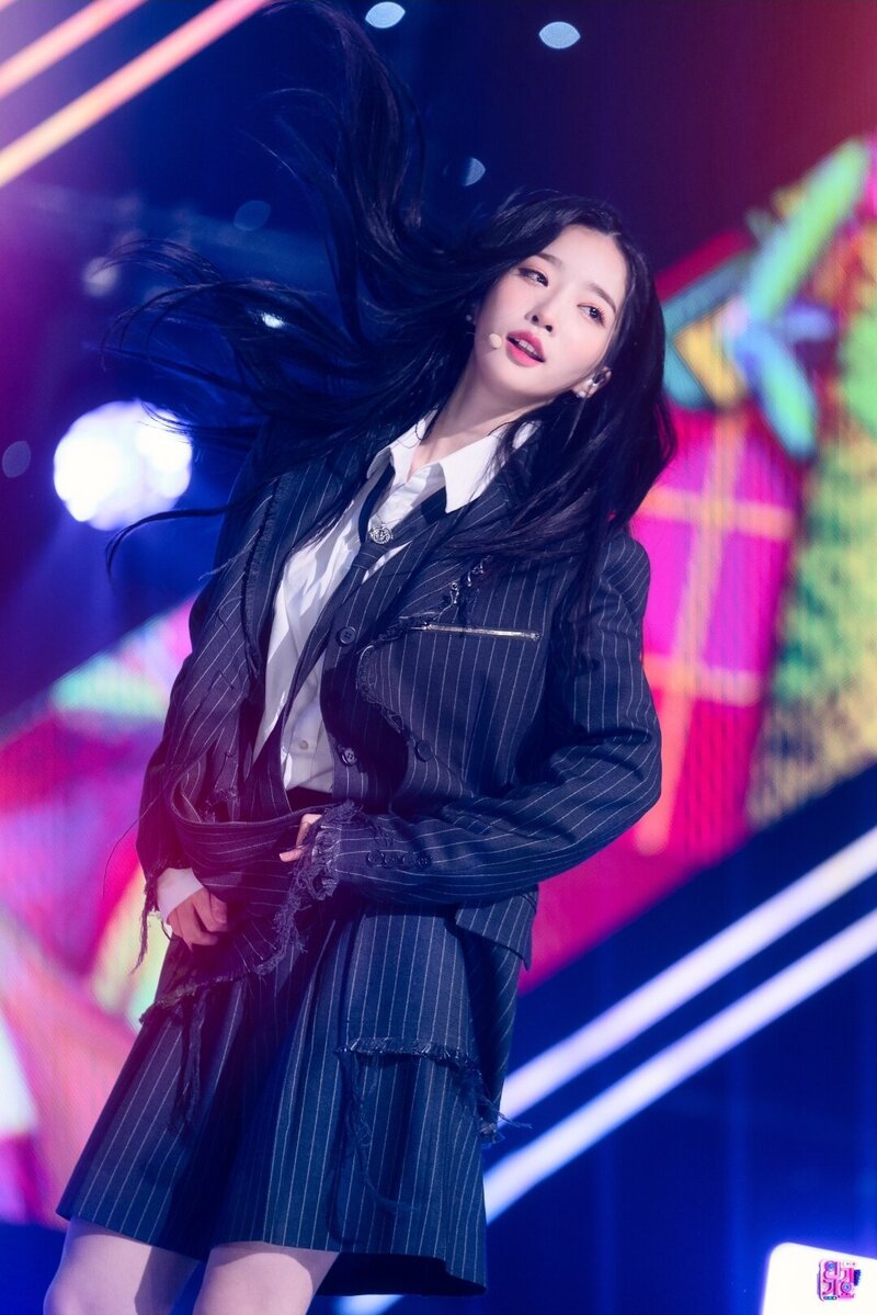 221109 Acid Angel From Asia at SBS Inkigayo documents 8