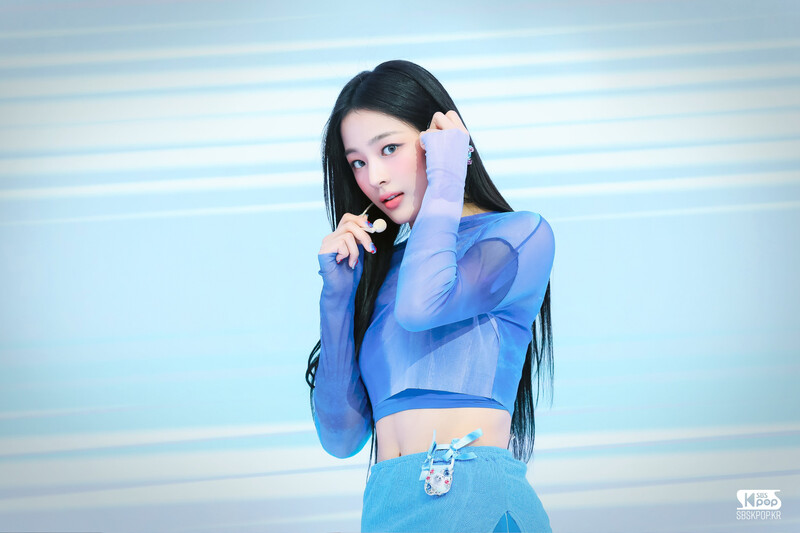 230716 NewJeans Minji - 'New Jeans' at Inkigayo documents 3