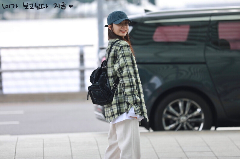 231013 Apink EUNJI at Incheon International Airport documents 17