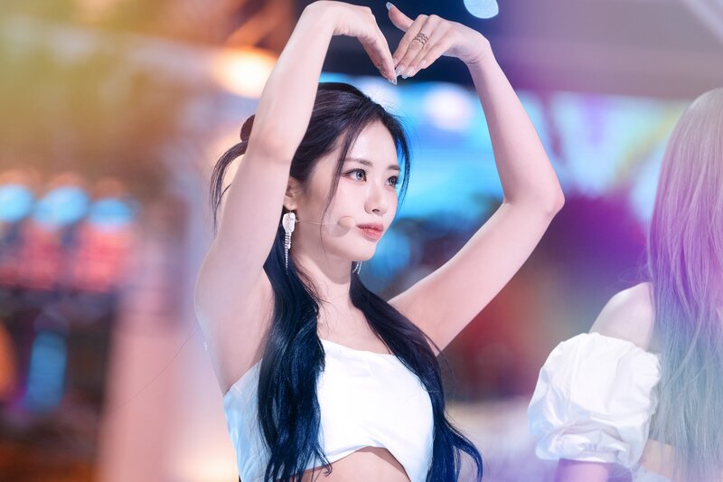 220703 fromis_9 Jiwon - 'Stay This Way' at Inkigayo documents 6