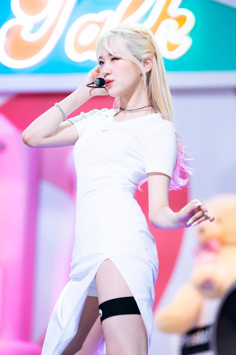 210905 fromis_9 - 'Talk & Talk' at Inkigayo documents 5