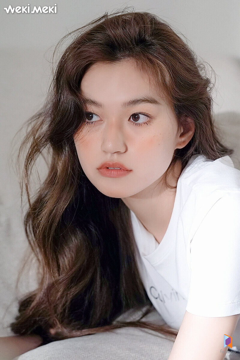 220119 Fantagio Naver Post - Doyeon - Star Magazine January 2022 Behind documents 3