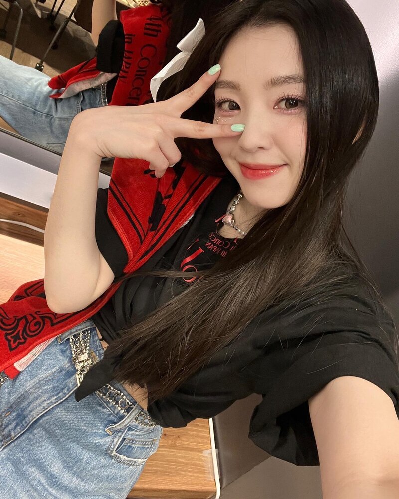 230505 Red Velvet Irene Instagram Update documents 2