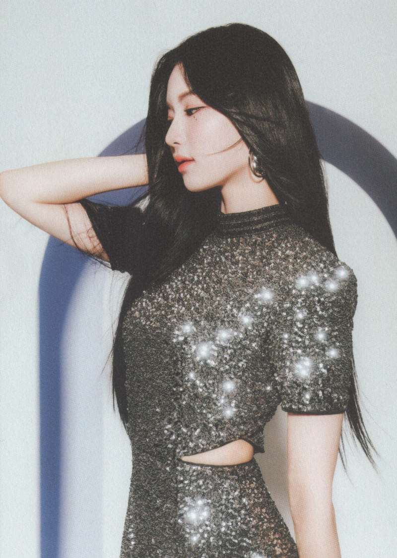 STAYC - 'Star To A Young Culture' Album [SCANS] documents 3