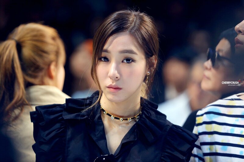 151018 Girls' Generation Tiffany at 'Push Button' Seoul Fashion Week documents 1