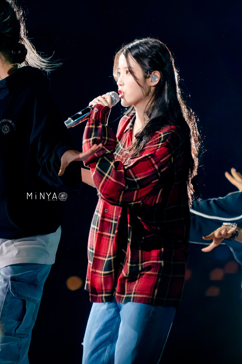 220918 IU - 'The Golden Hour' Concert documents 21