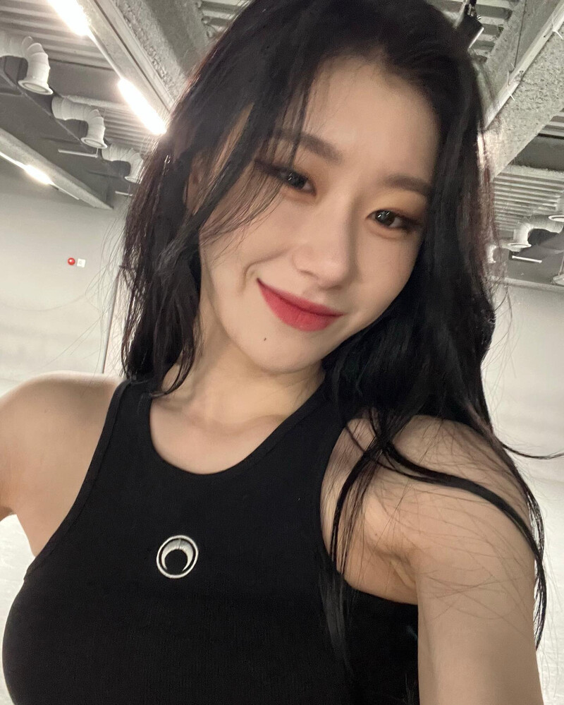 221206 ITZY Instagram Update - Chaeryeong documents 2