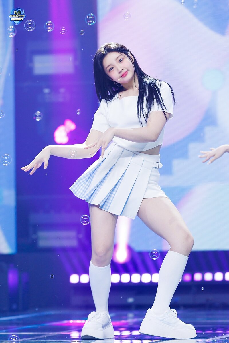 240411 ILLIT Wonhee - 'Magnetic' at M Countdown documents 11