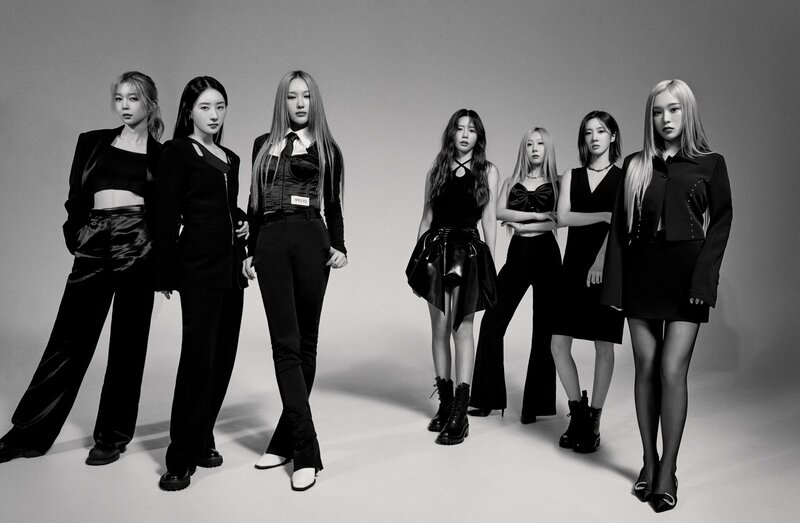 Dreamcatcher for Esquire Korea May 2023 documents 1