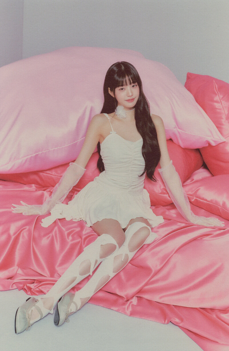 IVE - 2024 Season’s Greetings ‘A Fairy's Wish’ (Scans) documents 3