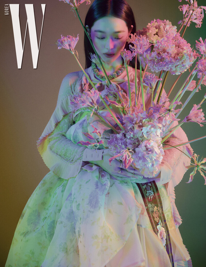 Sulli for W Korea | September 2018 documents 1