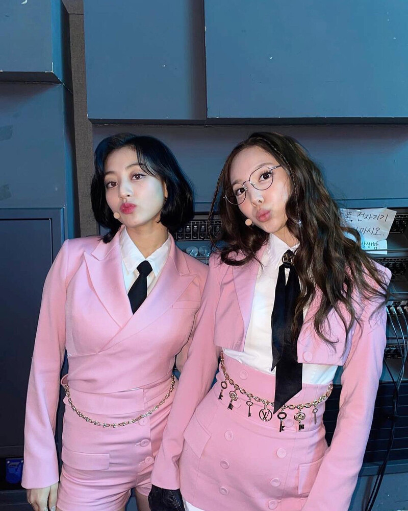 211201 TWICE Instagram Update - Jihyo, Nayeon & Mina documents 4