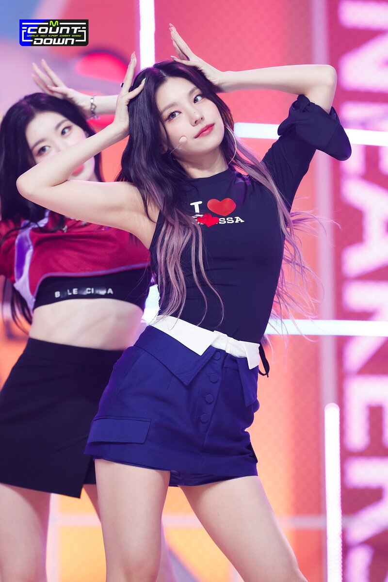 220721 ITZY Yeji - 'SNEAKERS' at M Countdown documents 15