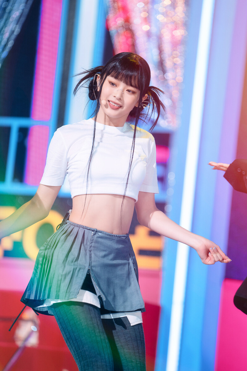 220807 NewJeans Hanni 'Cookie' at Inkigayo documents 11