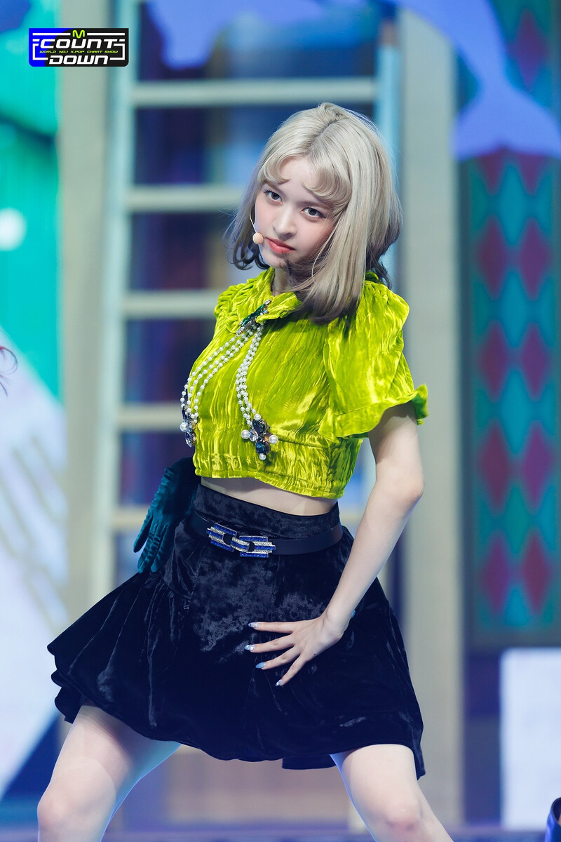220922 NMIXX Lily - 'DICE' & 'COOL (Your rainbow)' at M COUNTDOWN documents 11