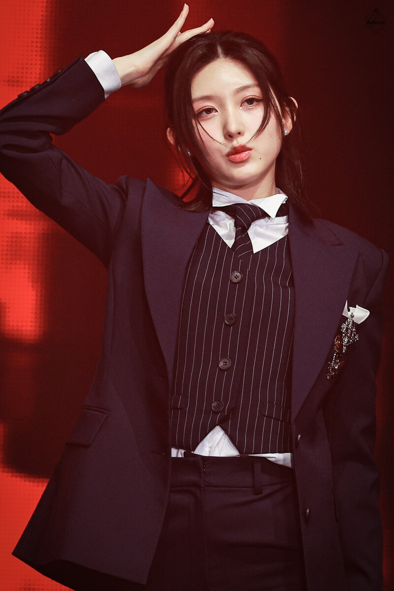 230212 IVE Gaeul - The First Fan Concert 'The Prom Queens' Day 2 documents 2