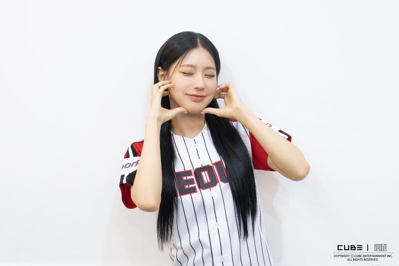 230510 (G)I-DLE Weverse - LG Twins' Ceremonial Opening Behind documents 1