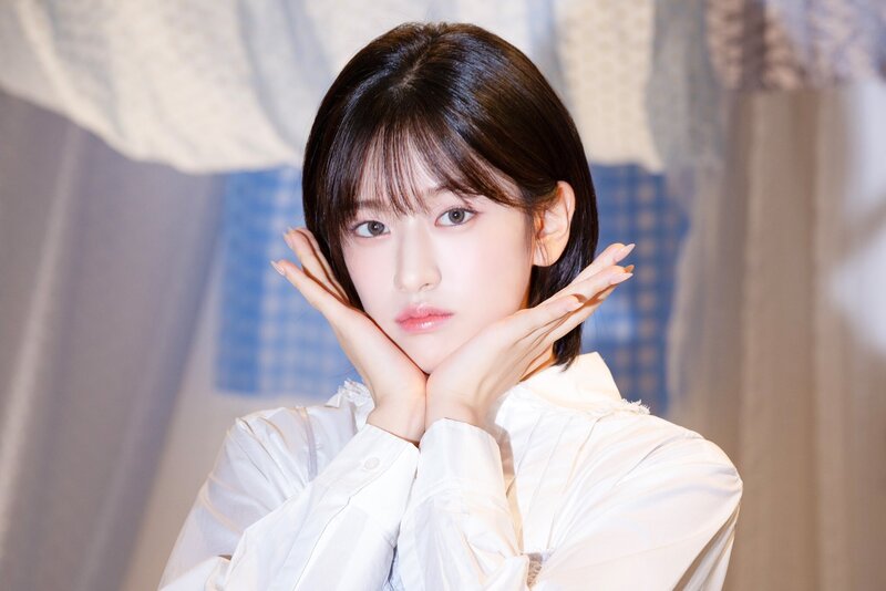 240210 Starship Entertainment Naver Update - Behind the Scenes of IVE Season's Greetings "A Fairy's Wish" - YUJIN documents 4
