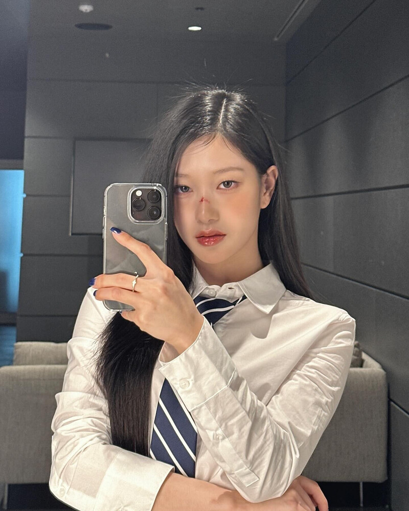 241109 fromis_9 Seoyeon Instagram Update documents 1